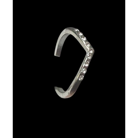 Minimalist Gemmed Chevron Silver Tone Ring Size 3 1/2 - Picture 8 of 12